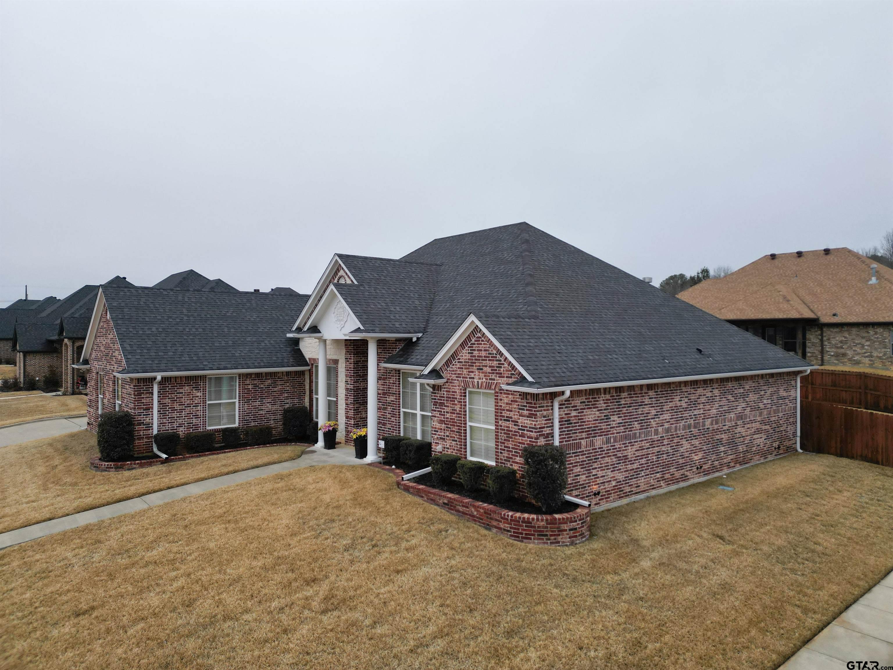 1303 Fairfield Lane Property Photo 2