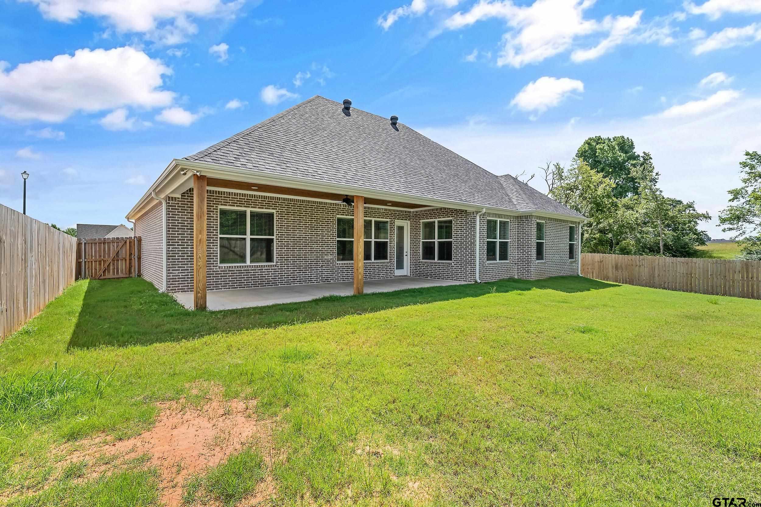 353 Sides Blvd Property Photo 4