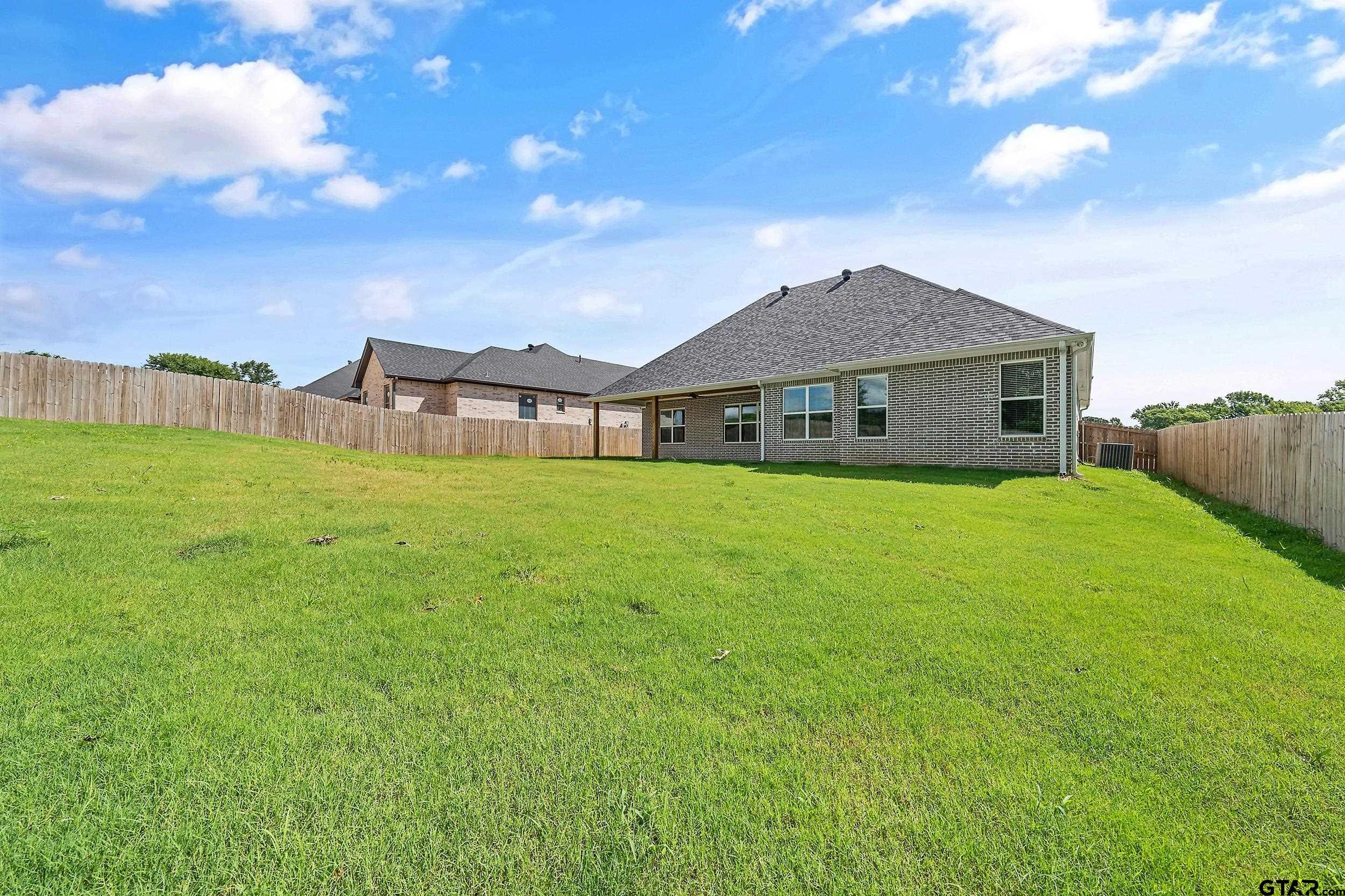 353 Sides Blvd Property Photo 5