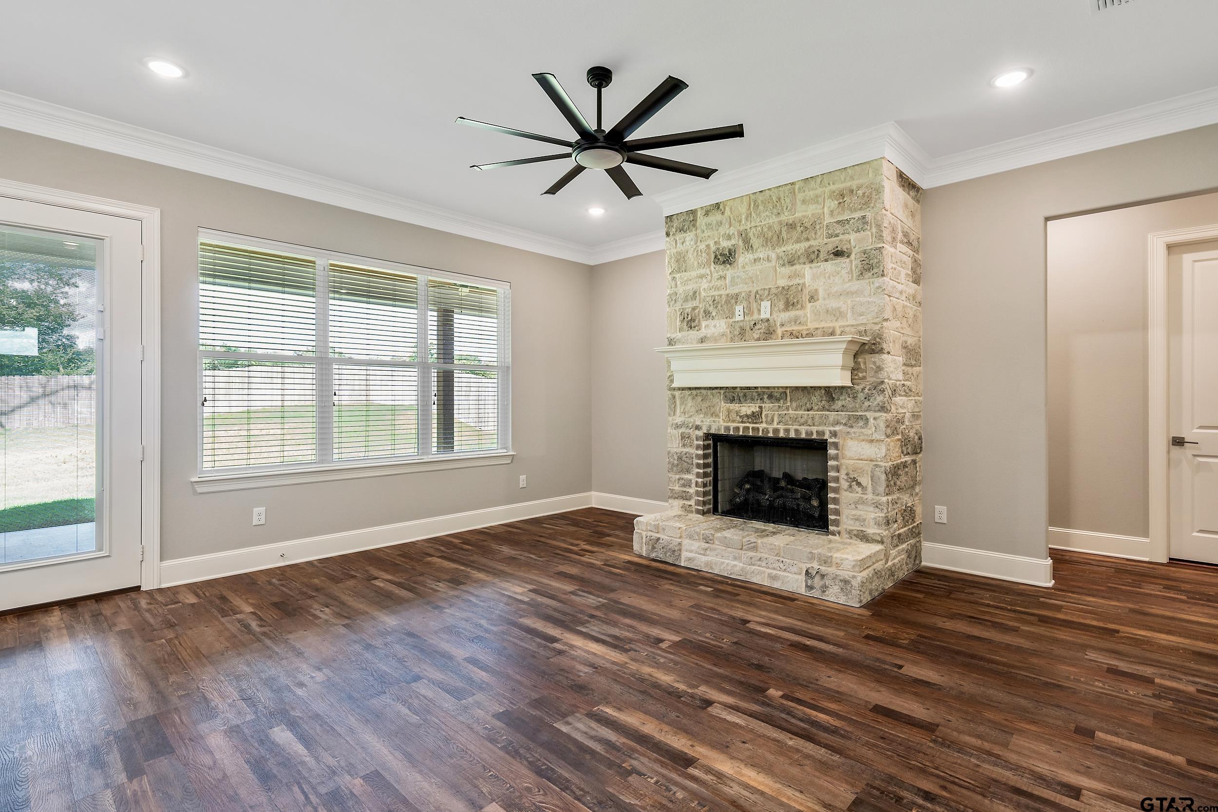 353 Sides Blvd Property Photo 11