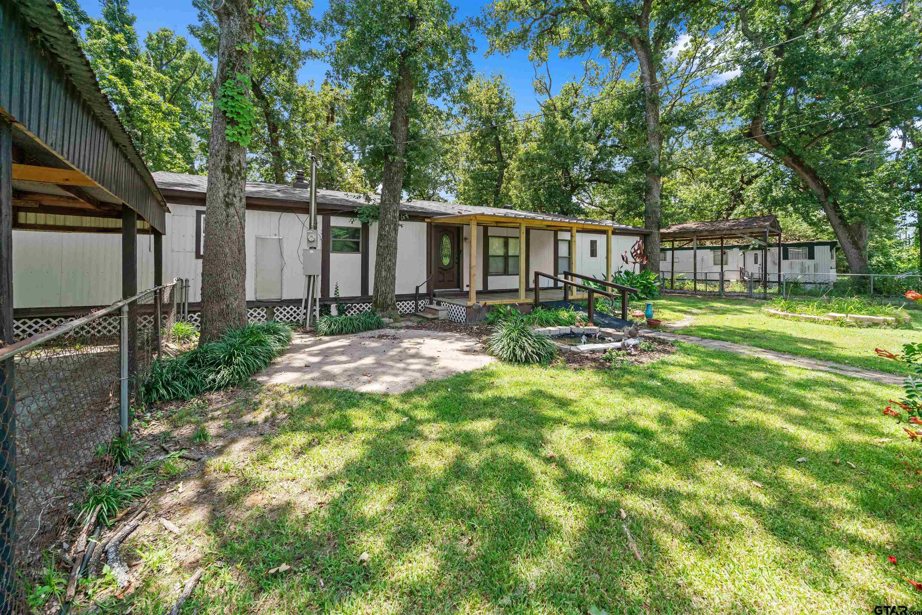 21622 Ravenwood Dr. Property Photo 2