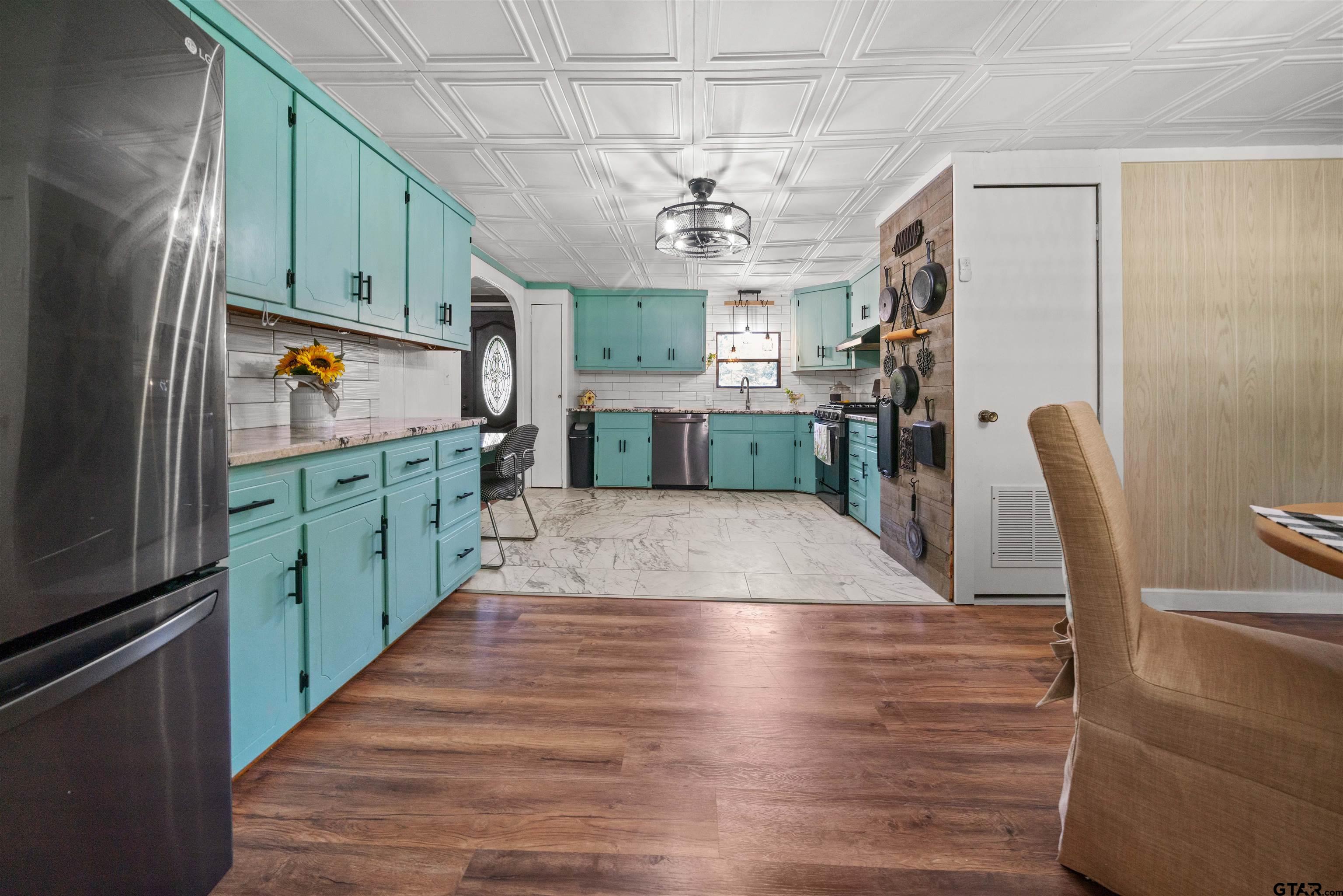 21622 Ravenwood Dr. Property Photo 8