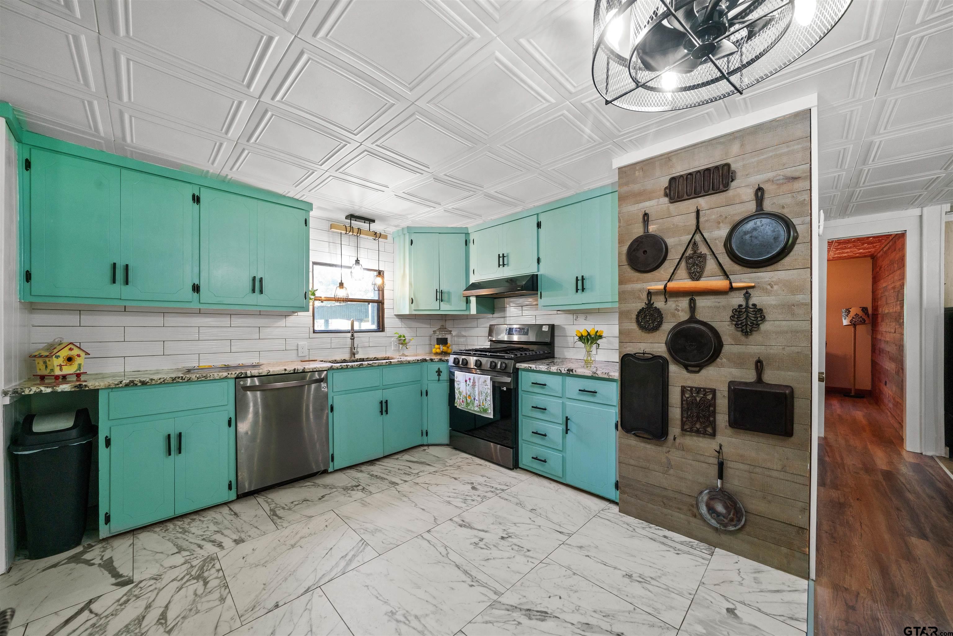 21622 Ravenwood Dr. Property Photo 12