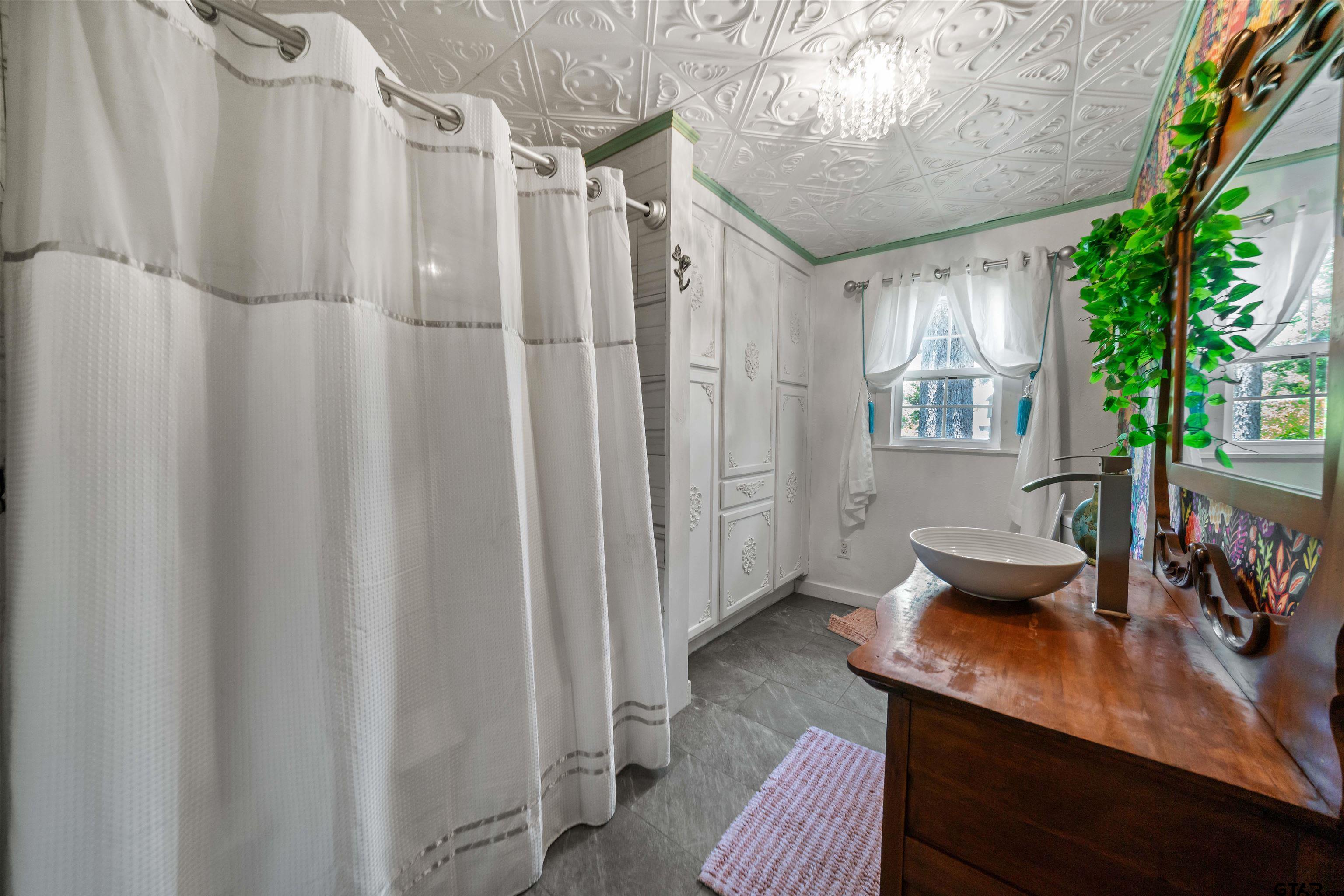 21622 Ravenwood Dr. Property Photo 16