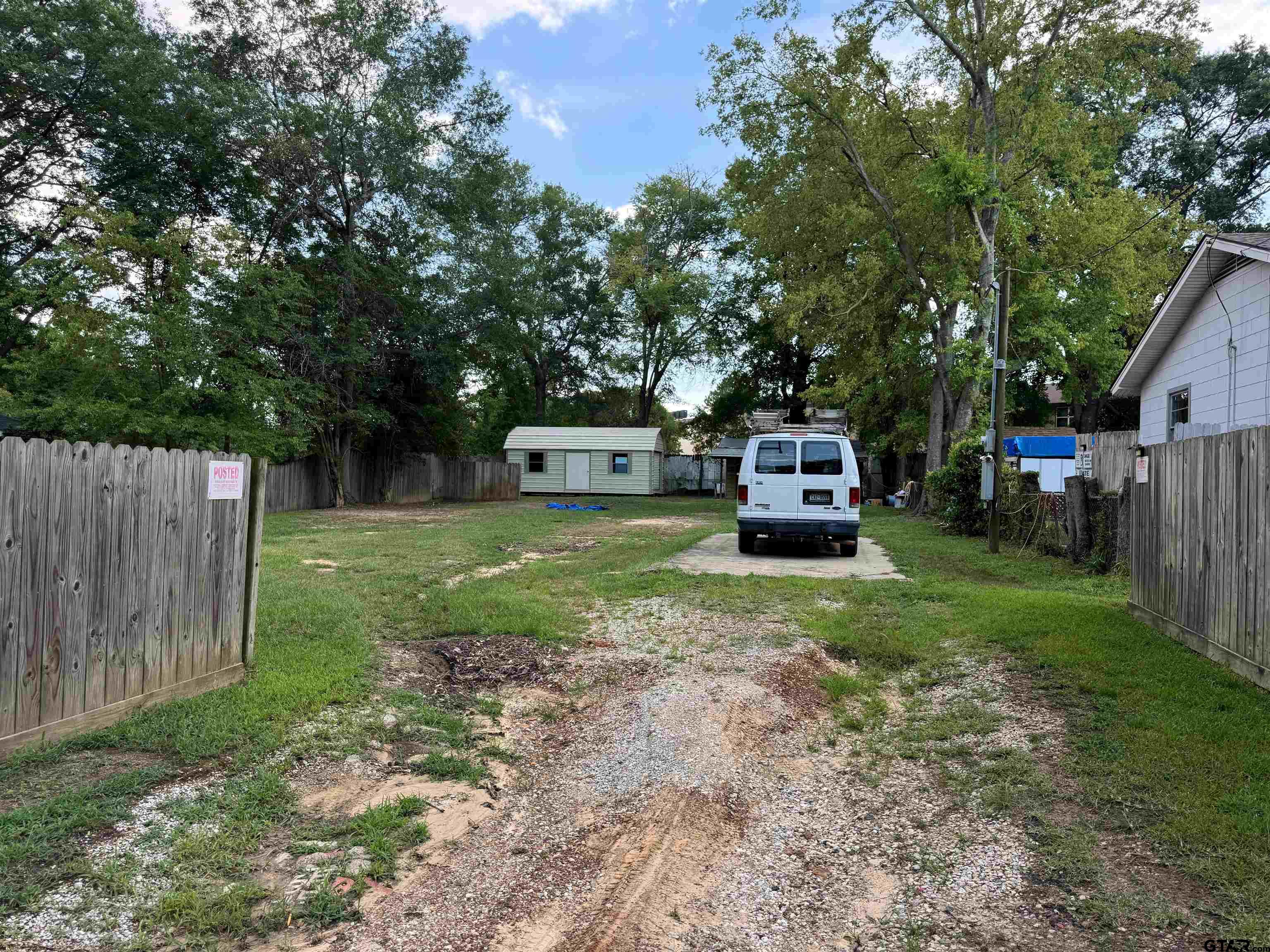 212 E Pirate St Property Photo 1