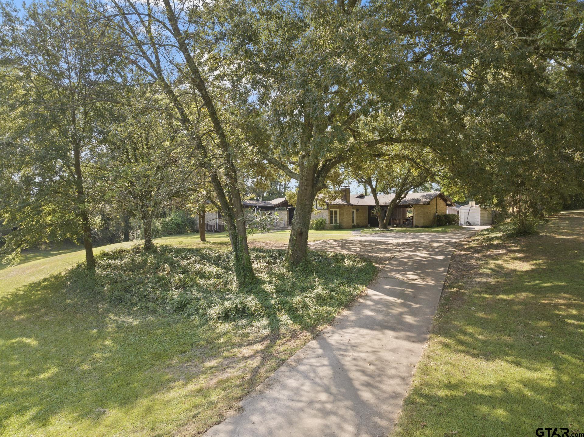 609 Daingerfield Property Photo 1