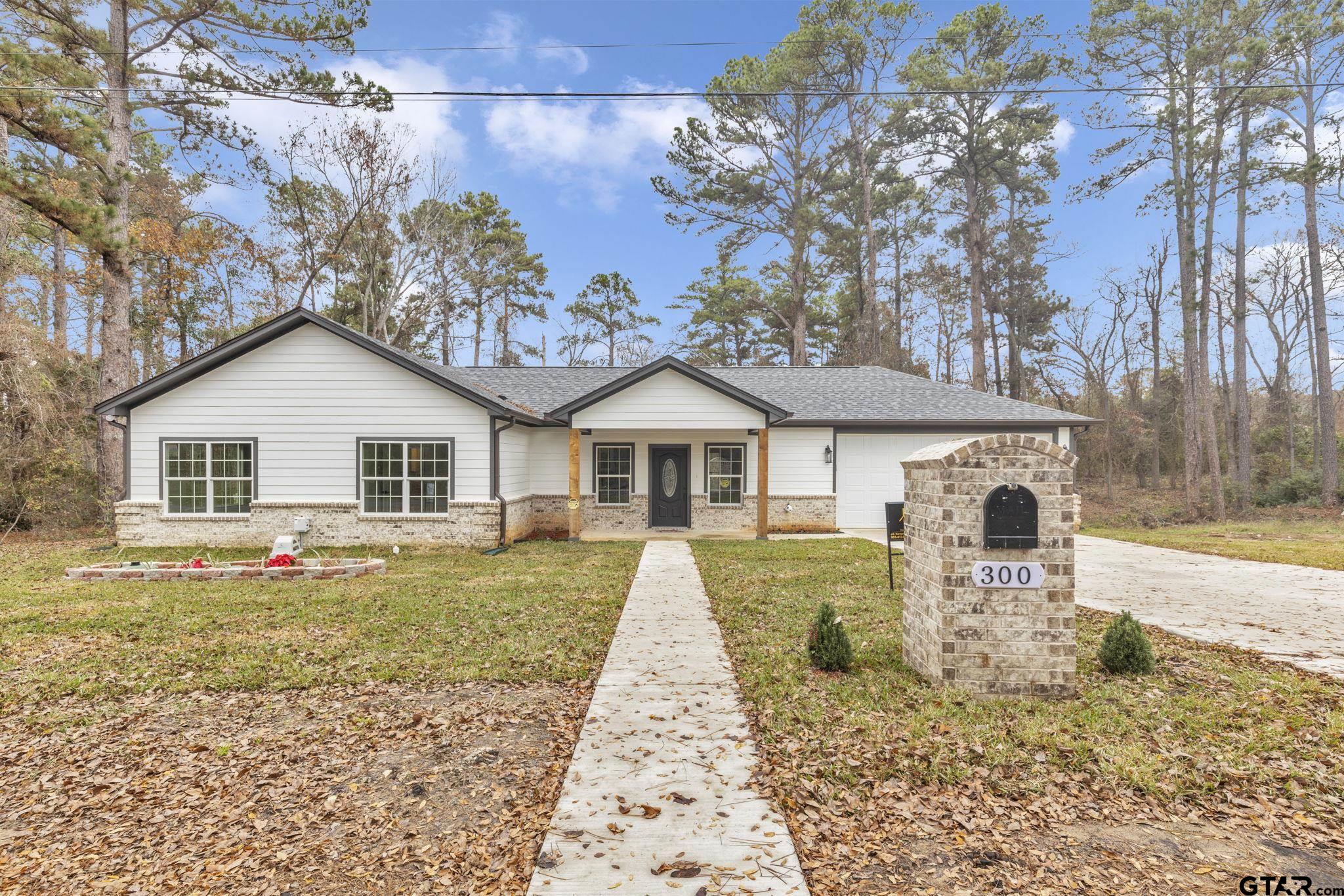 300 Chelsea Property Photo 1