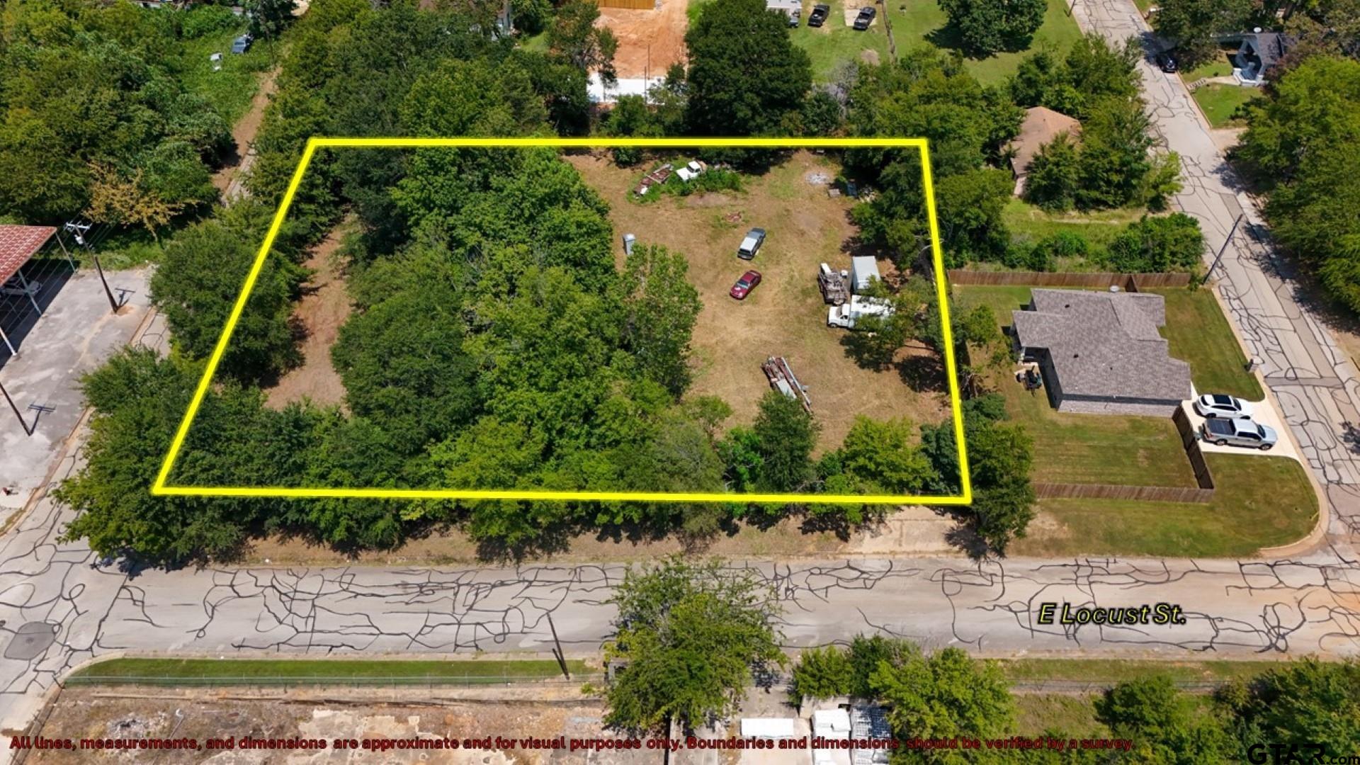 1104 E Locust Property Photo 5
