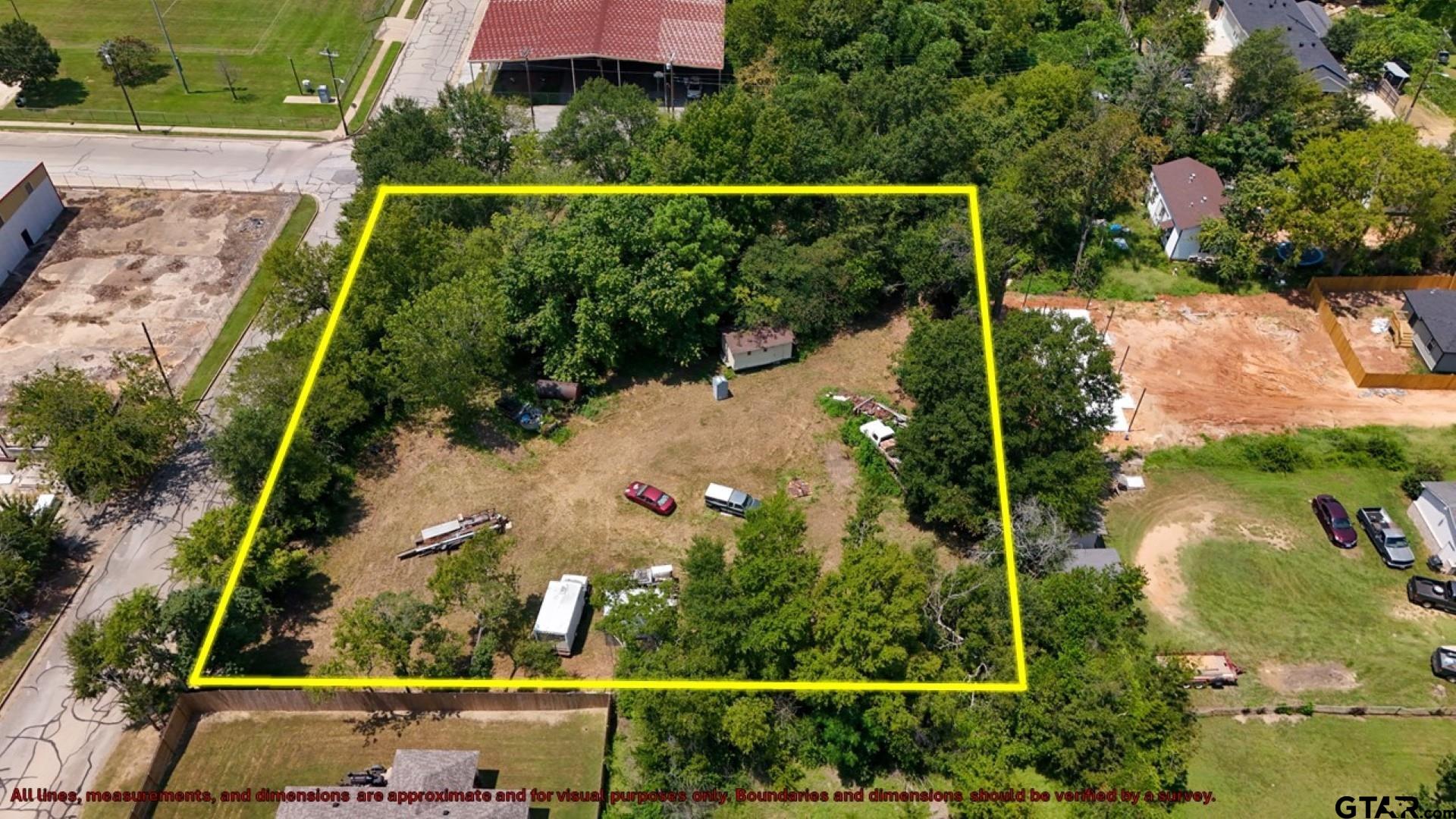 1104 E Locust Property Photo 6