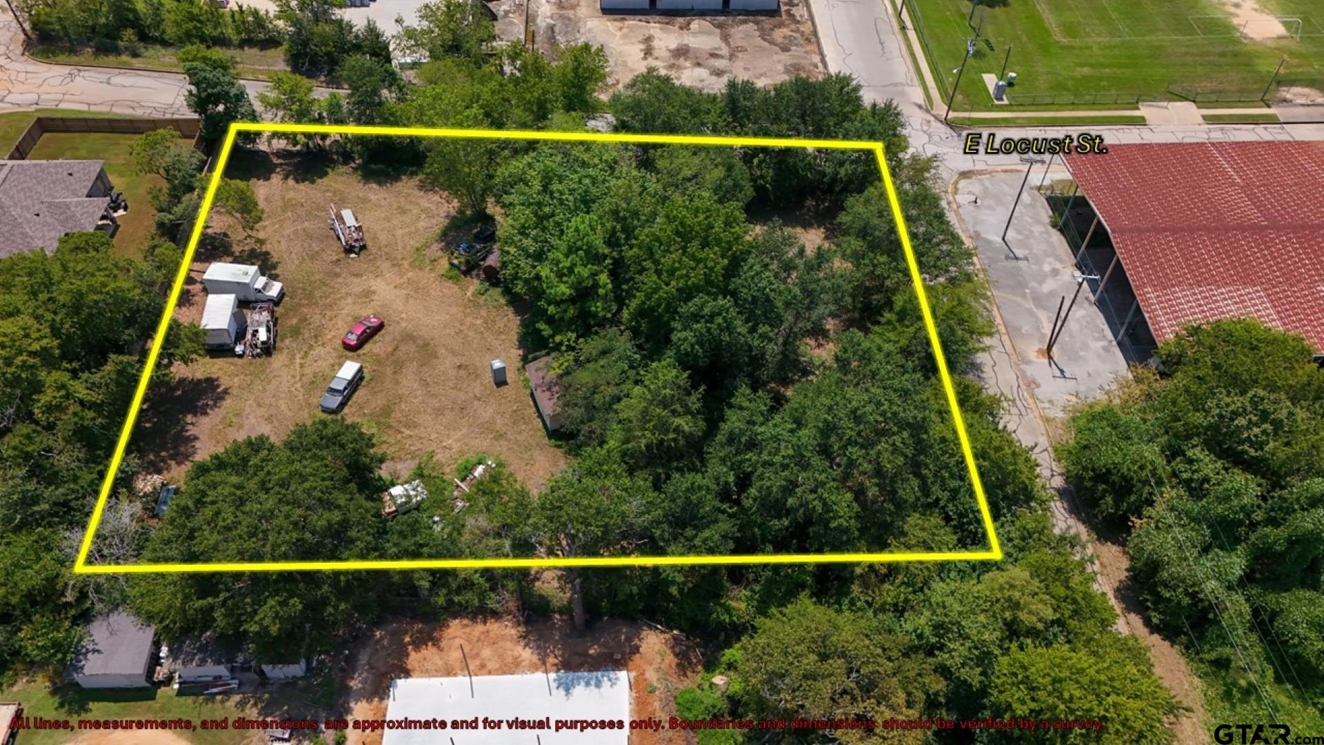 1104 E Locust Property Photo 7