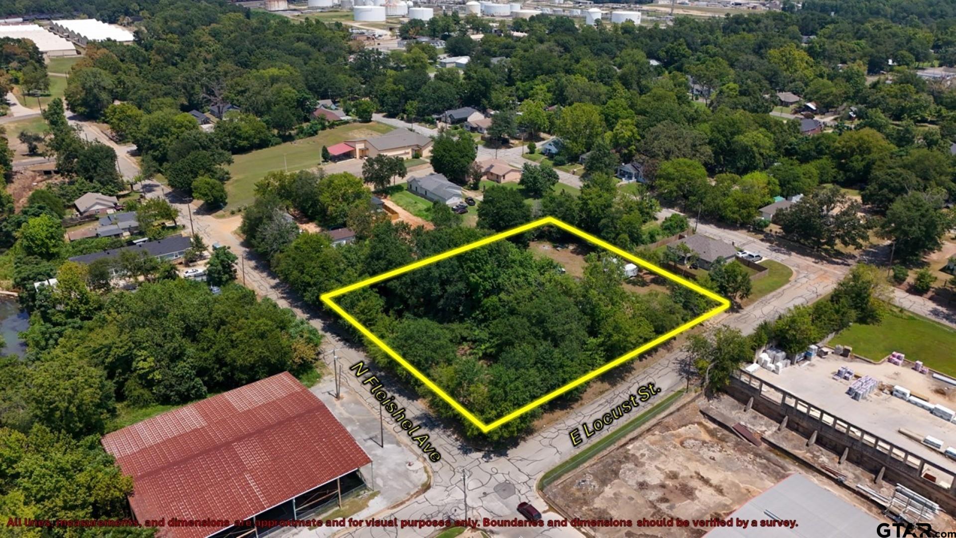 1104 E Locust Property Photo 10