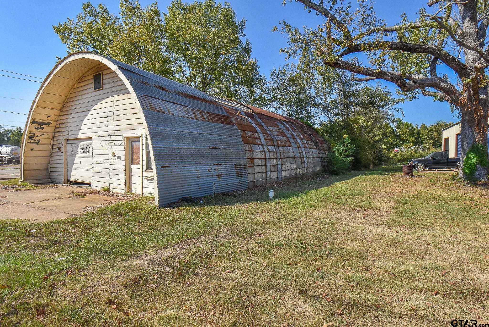 1132 W Rusk St Property Photo 4