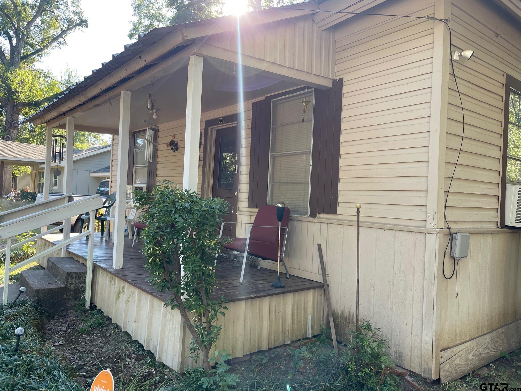 703 E Terrell Property Photo 3