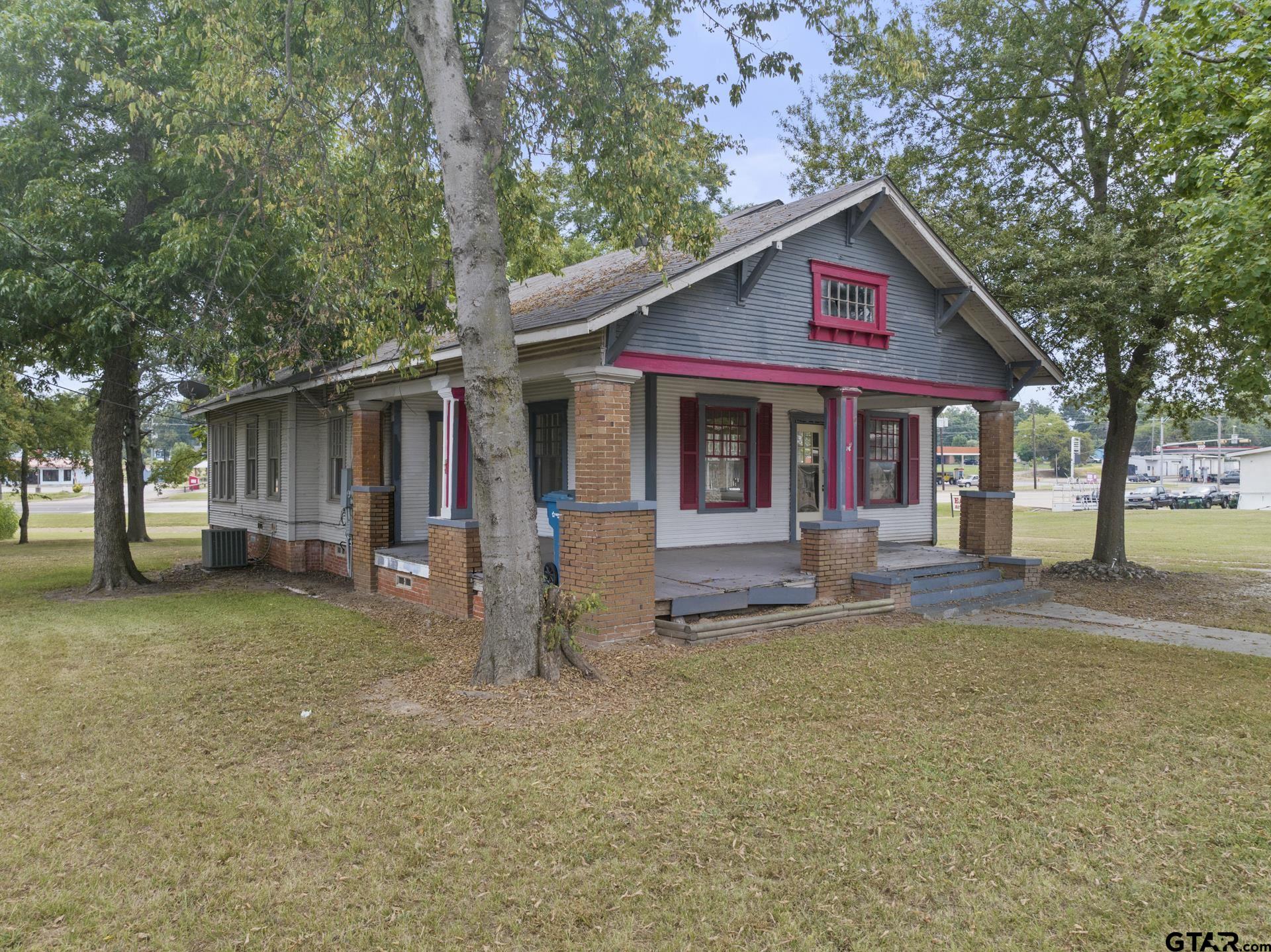 1107 W 1st Property Photo 16