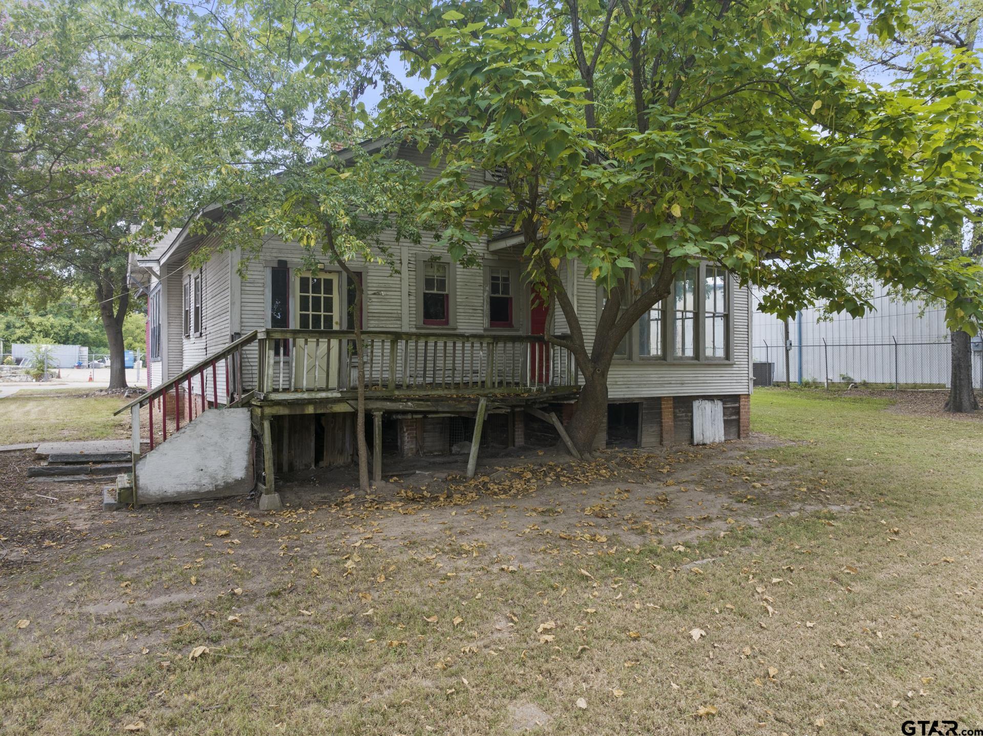 1107 W 1st Property Photo 41