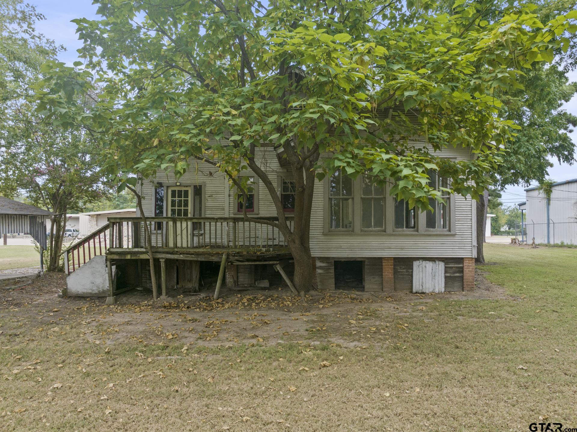1107 W 1st Property Photo 42