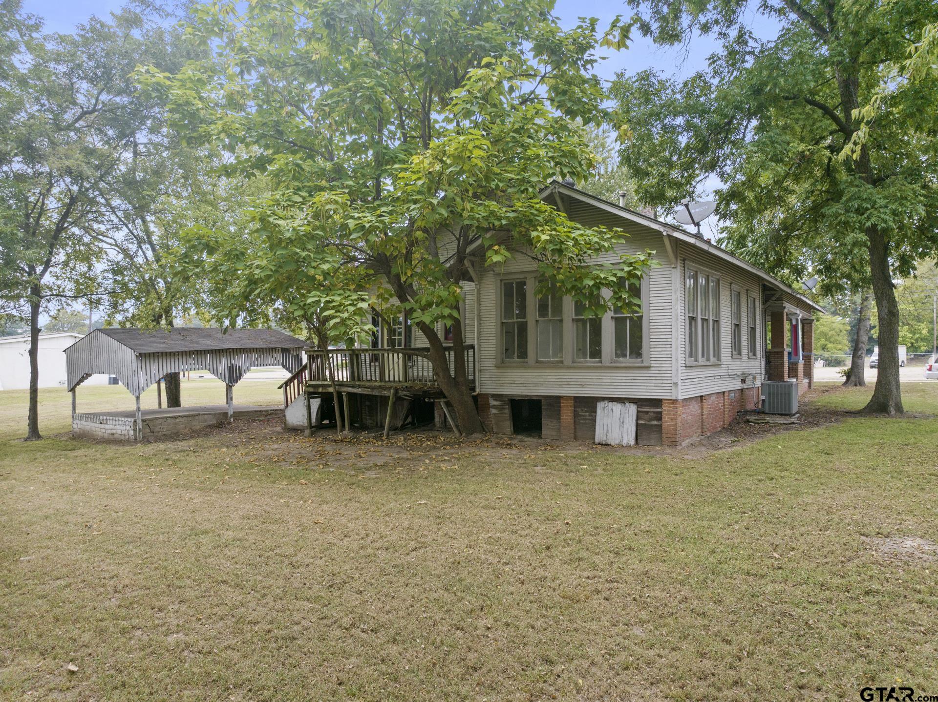 1107 W 1st Property Photo 43