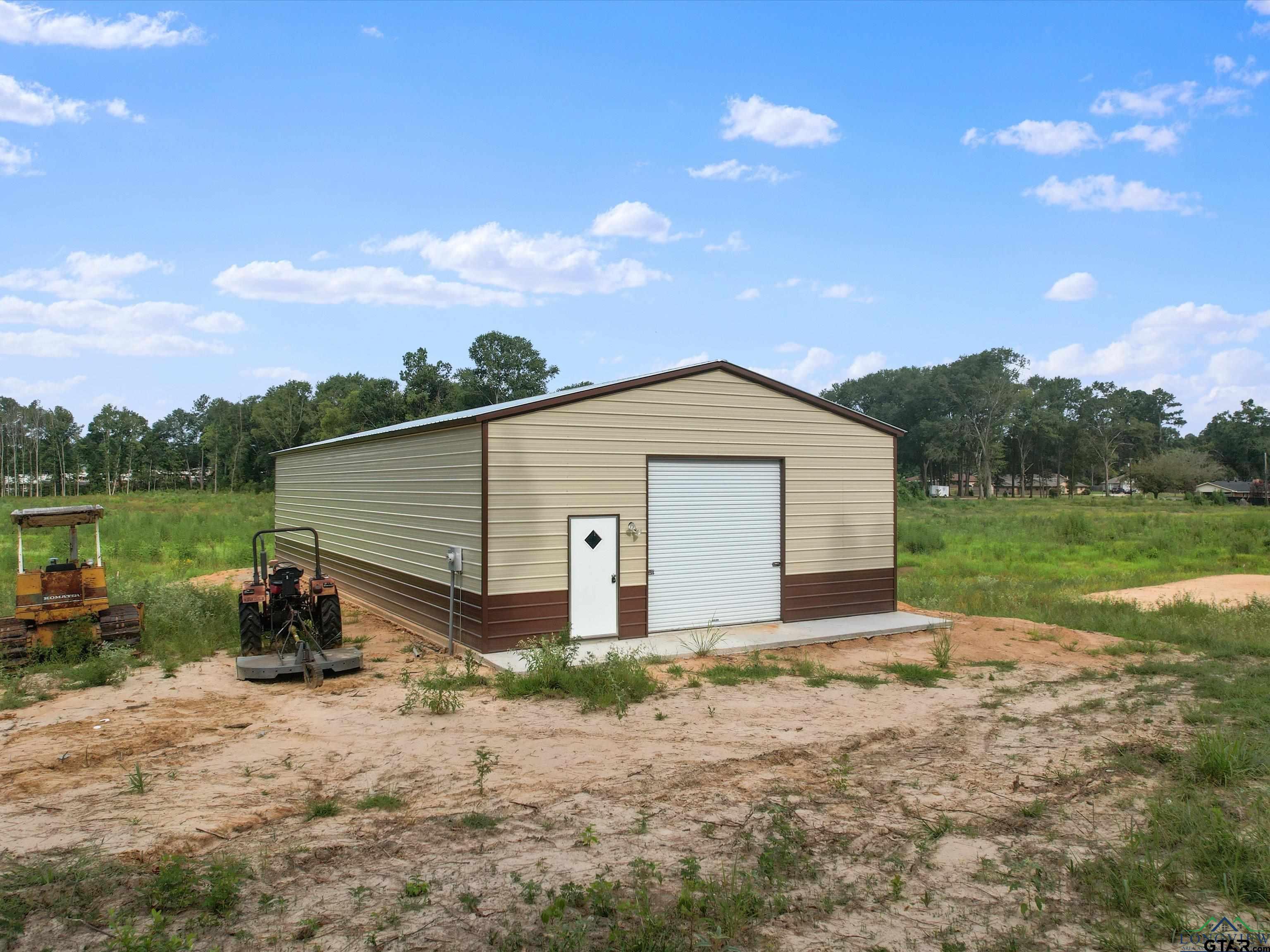 135 Rea Rd Property Photo 3