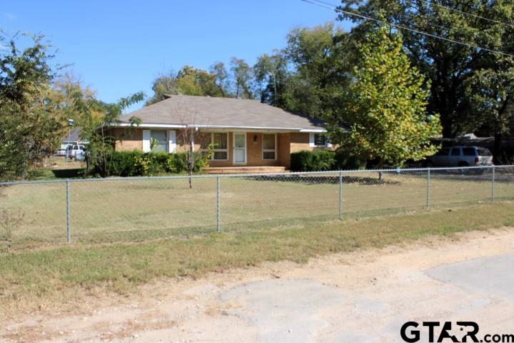 307 Lowry St Property Photo 1