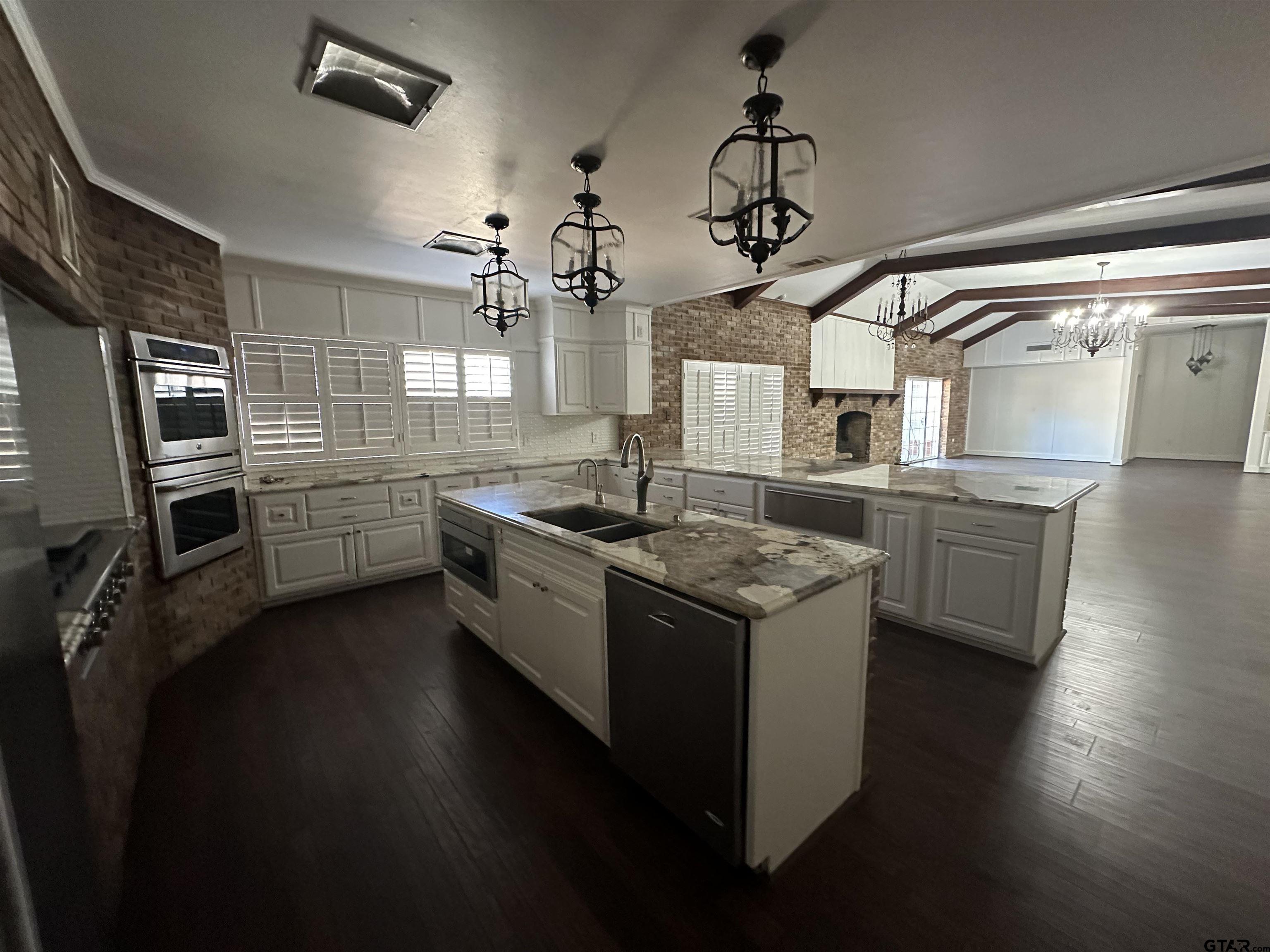 1212 Hillcrest Property Photo 8