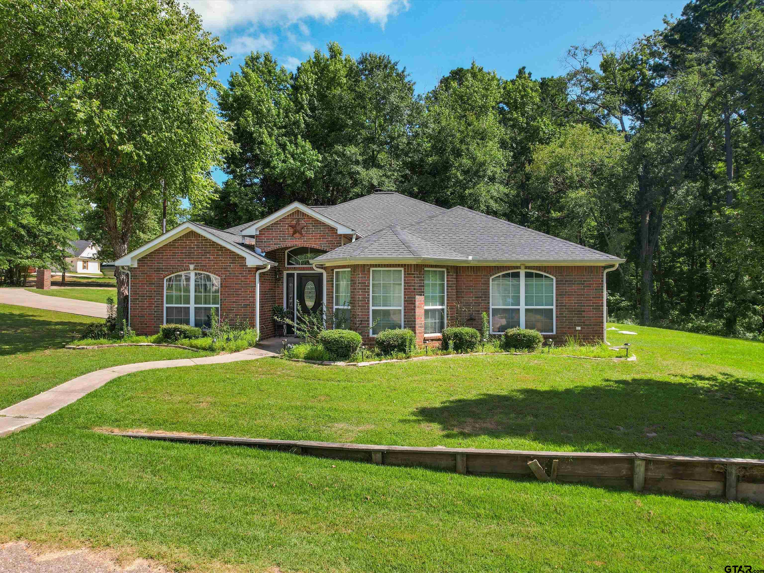 114 Heather Ln Property Photo