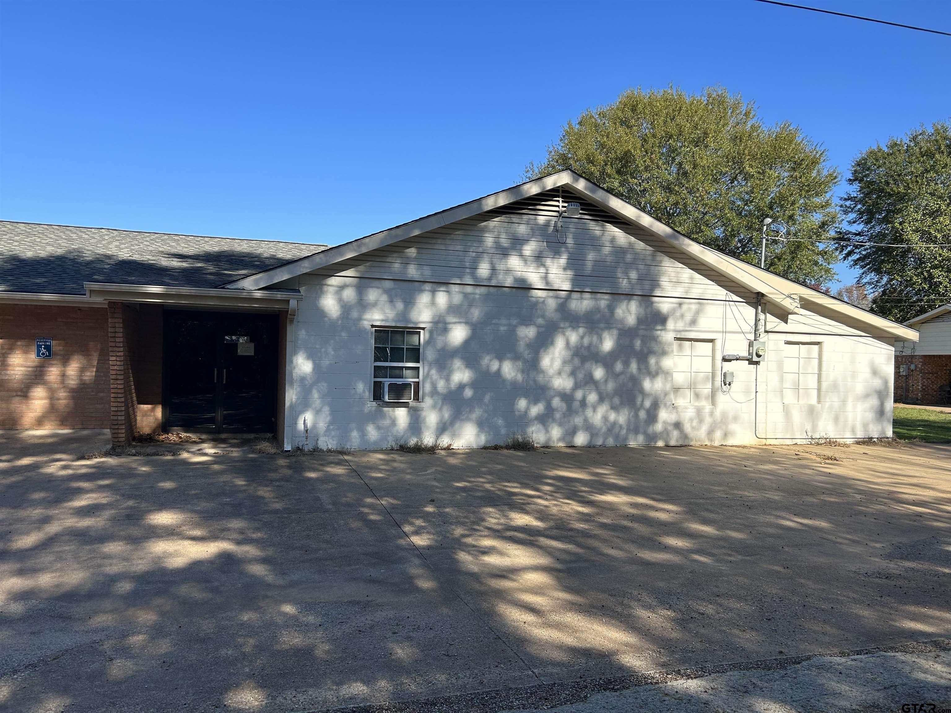 201 Ragland St Property Photo 3