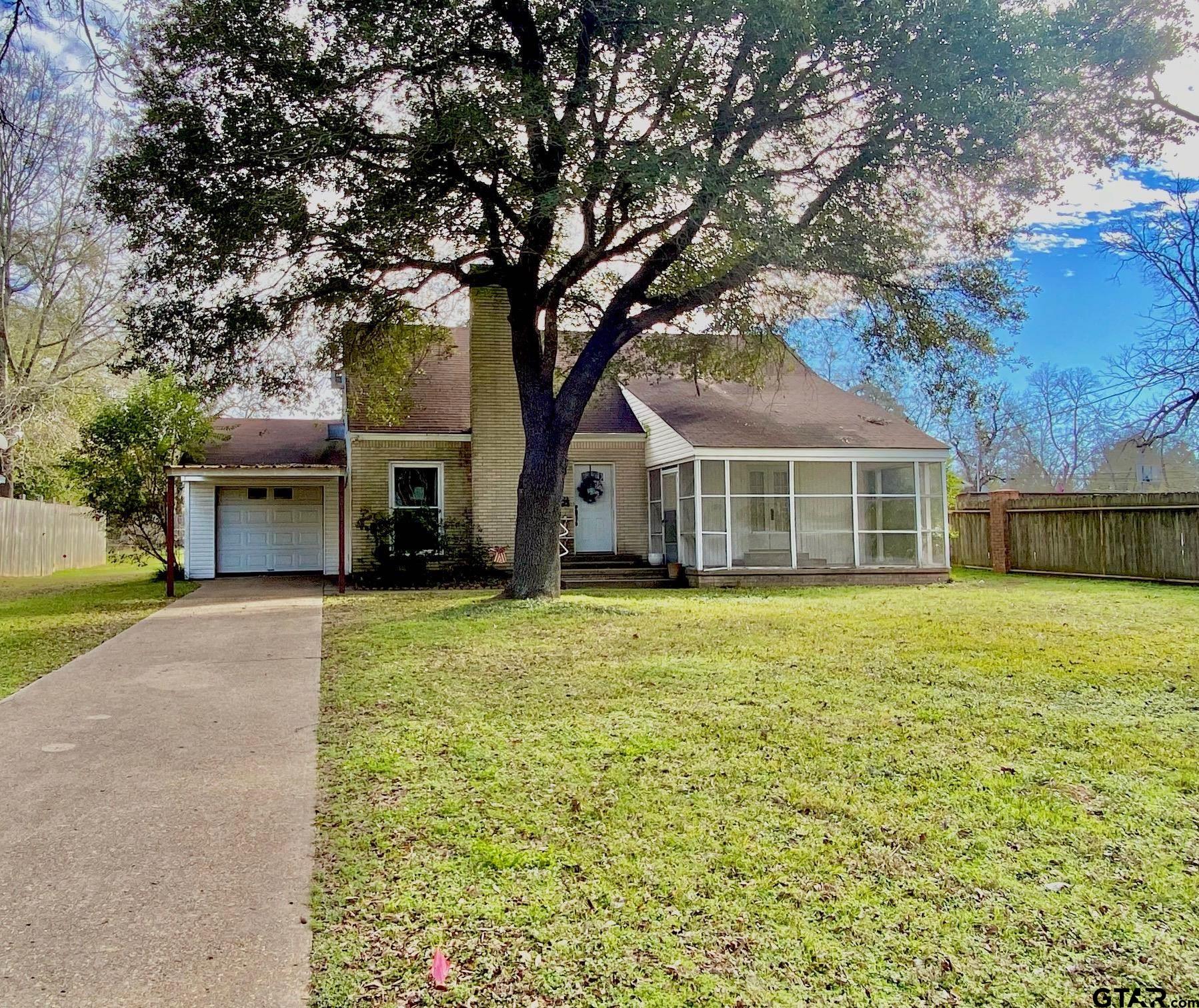 102 Gordon Drive Property Photo 1