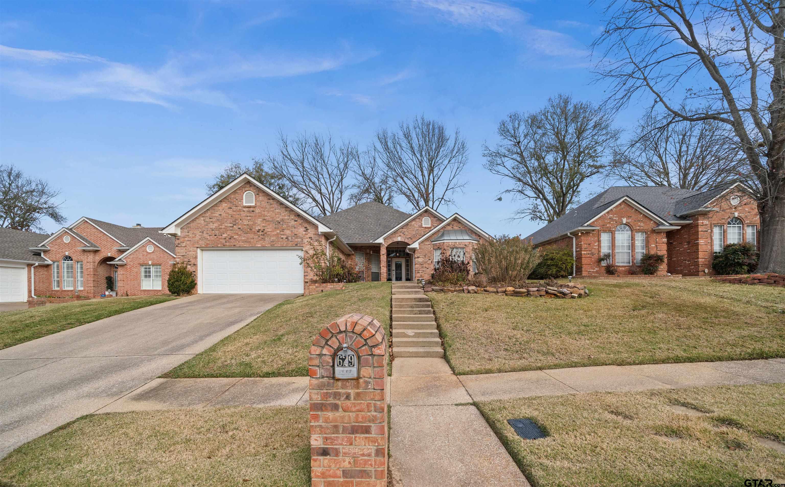 629 Whiteoak Ln Property Photo 1