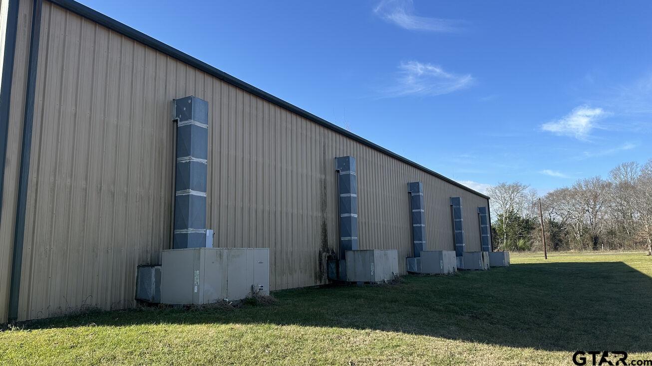 14437 Fm 346 Property Photo 4