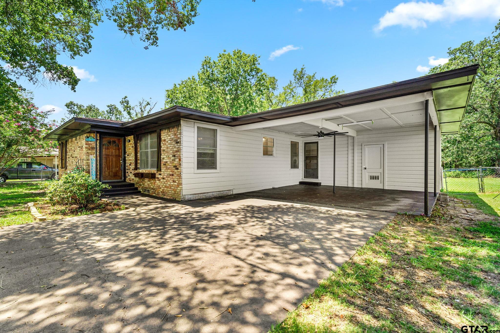 1413 Center Street Property Photo