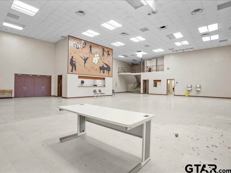 1819 W Spring St Property Photo 4