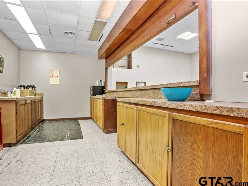 1819 W Spring St Property Photo 7