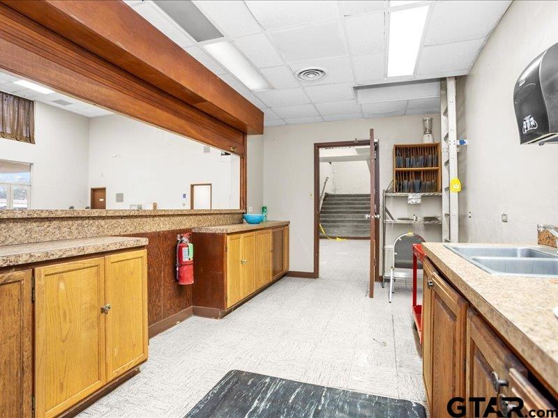 1819 W Spring St Property Photo 8