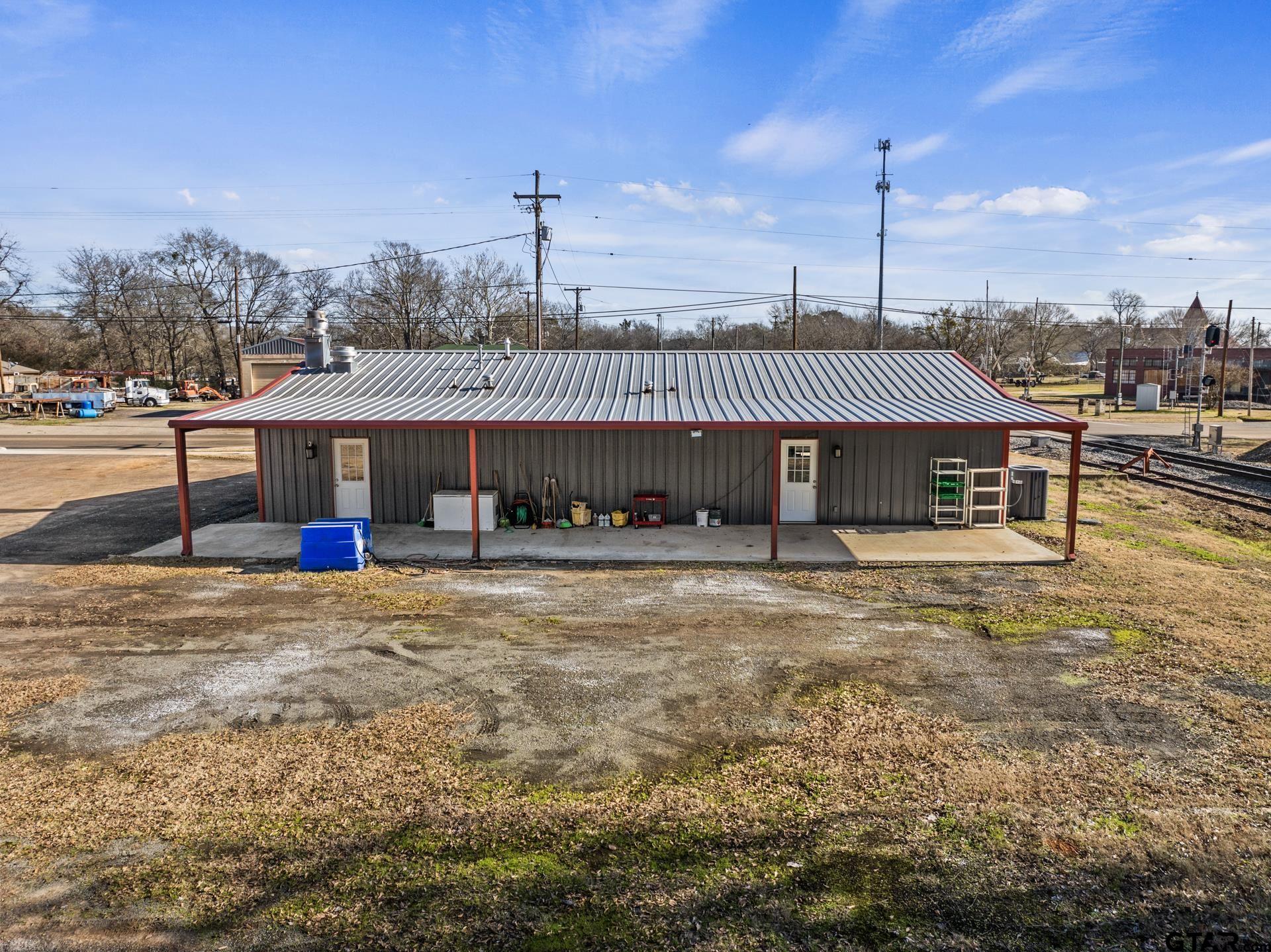 220 Quitman St Property Photo 4
