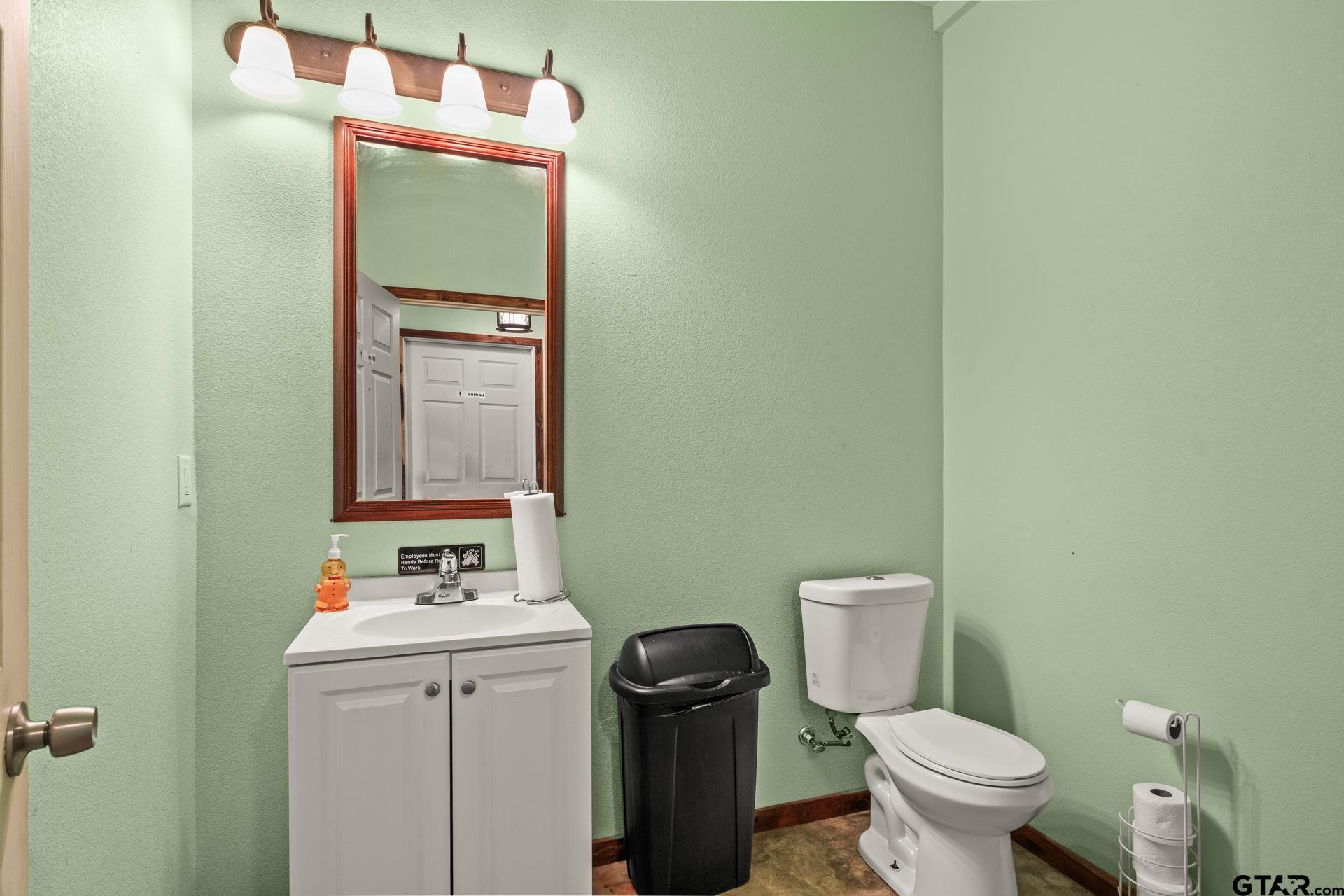 220 Quitman St Property Photo 20