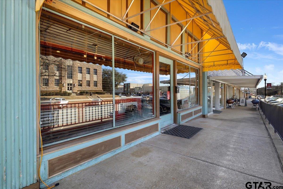 121 S Henderson Street Property Photo 1
