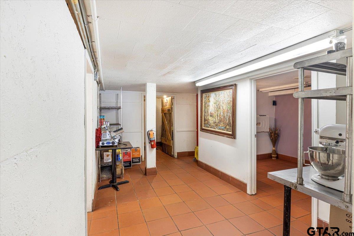 121 S Henderson Street Property Photo 15