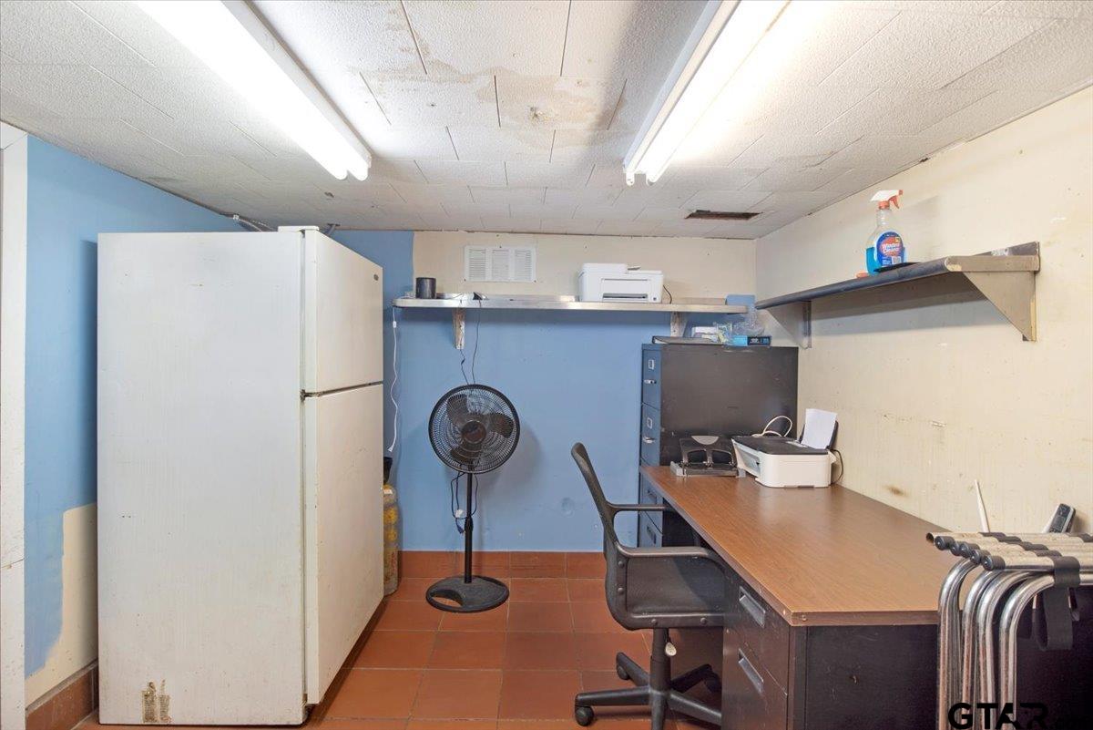121 S Henderson Street Property Photo 17