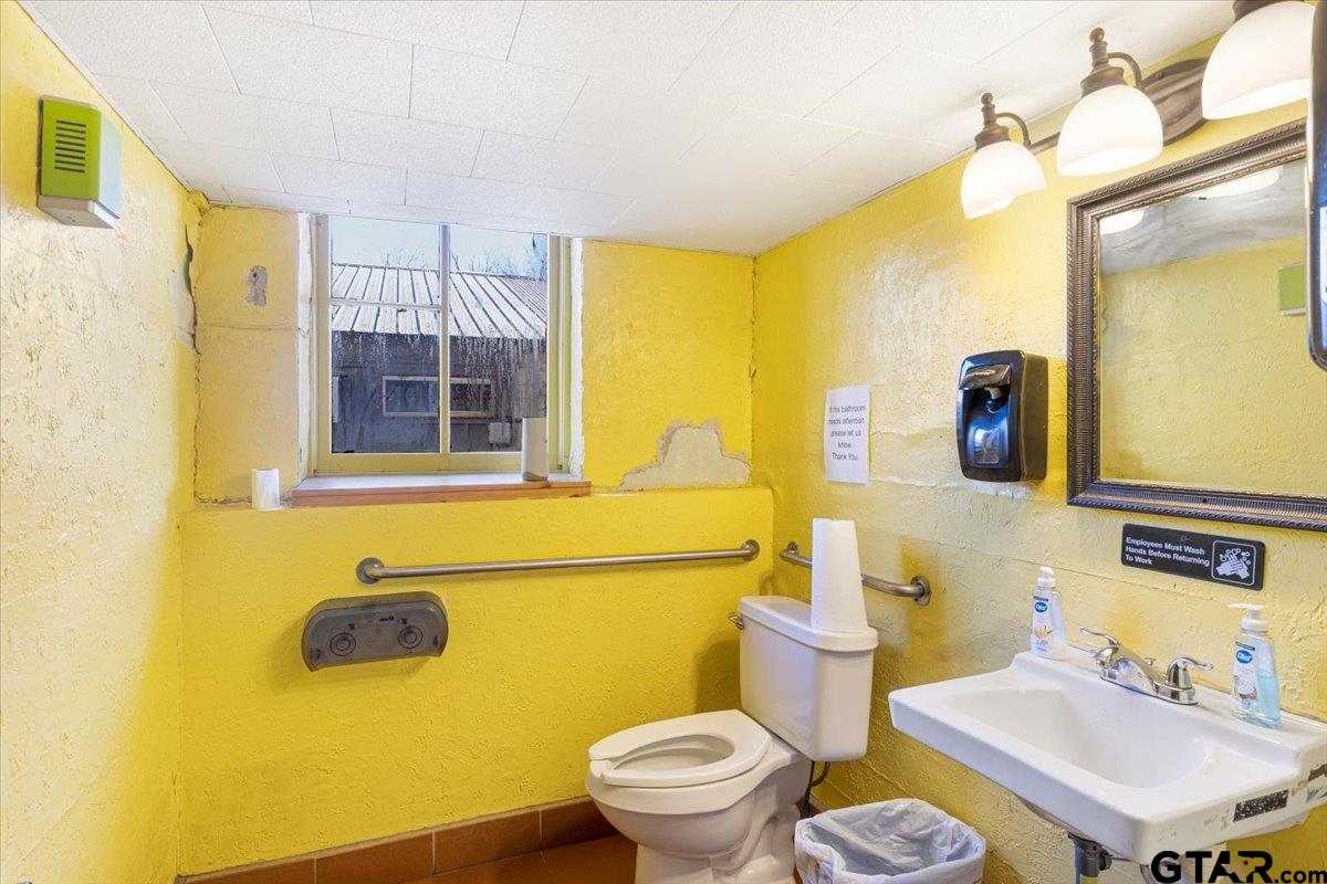 121 S Henderson Street Property Photo 20
