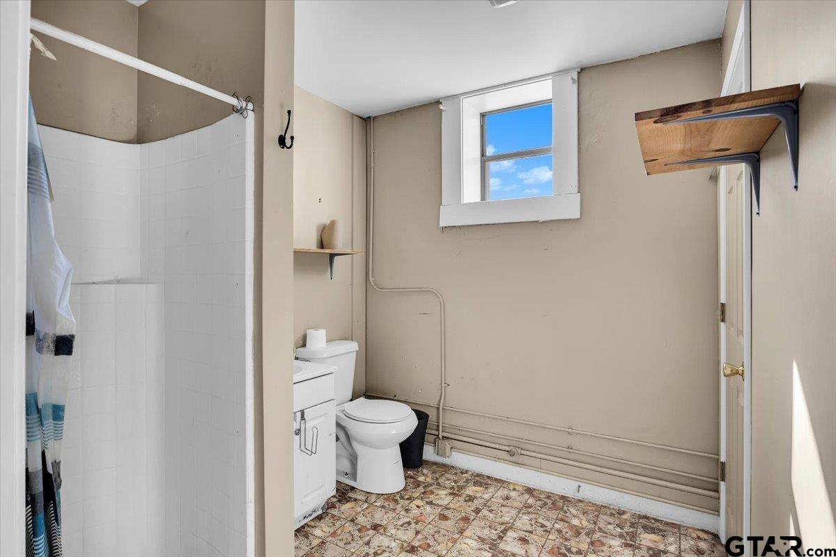 121 S Henderson Street Property Photo 22
