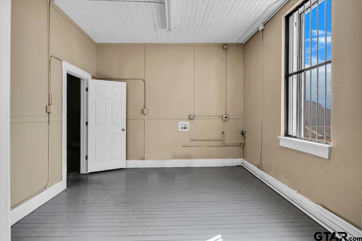 121 S Henderson Street Property Photo 25