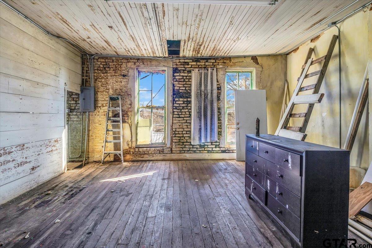 121 S Henderson Street Property Photo 31