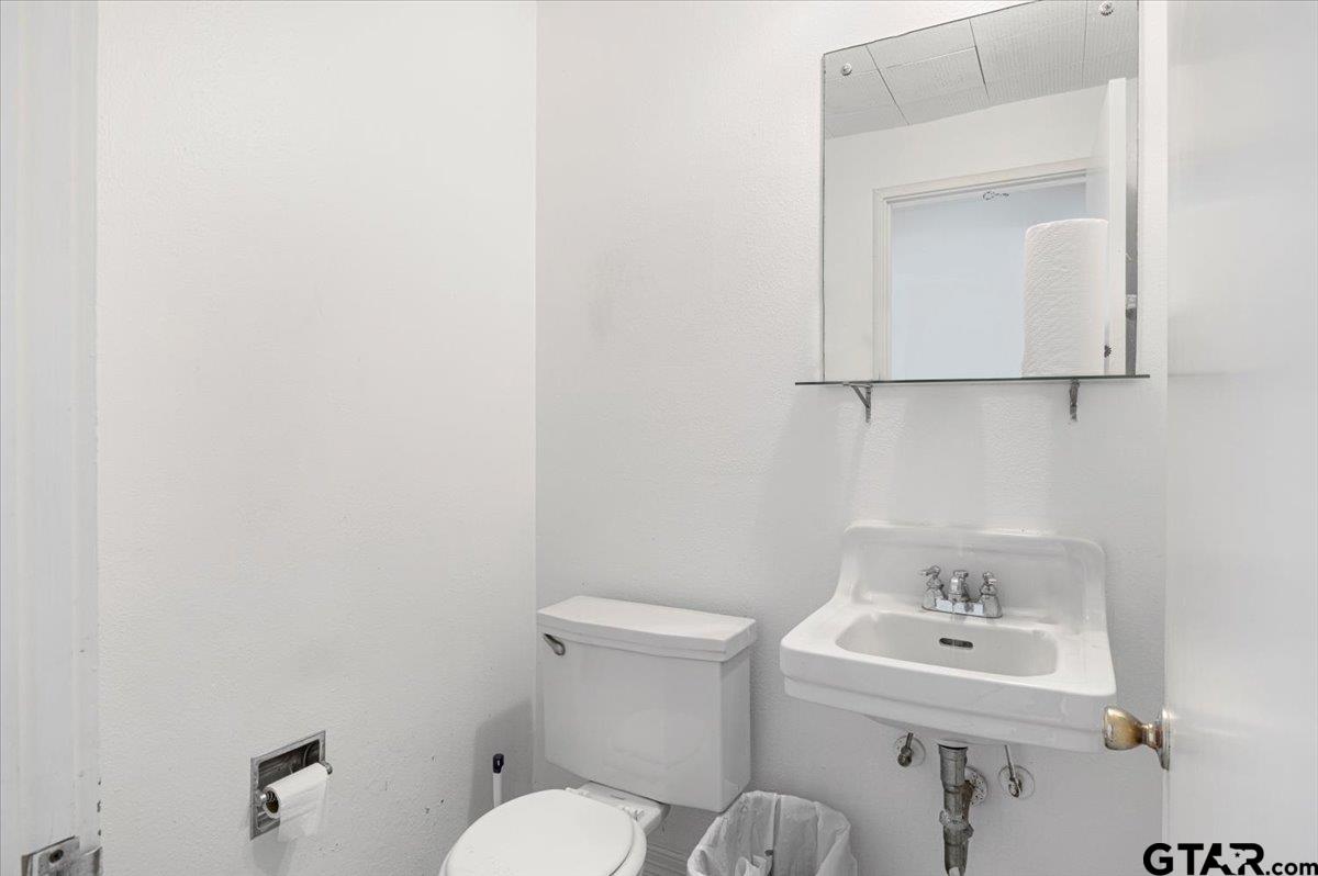 102 S Main Street Property Photo 15
