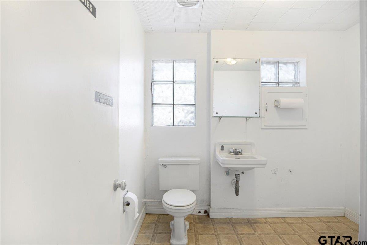102 S Main Street Property Photo 16