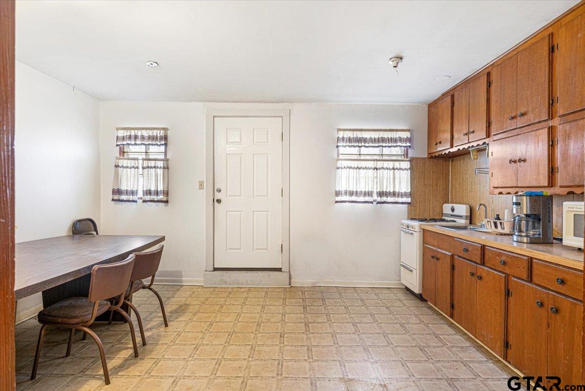 102 S Main Street Property Photo 17