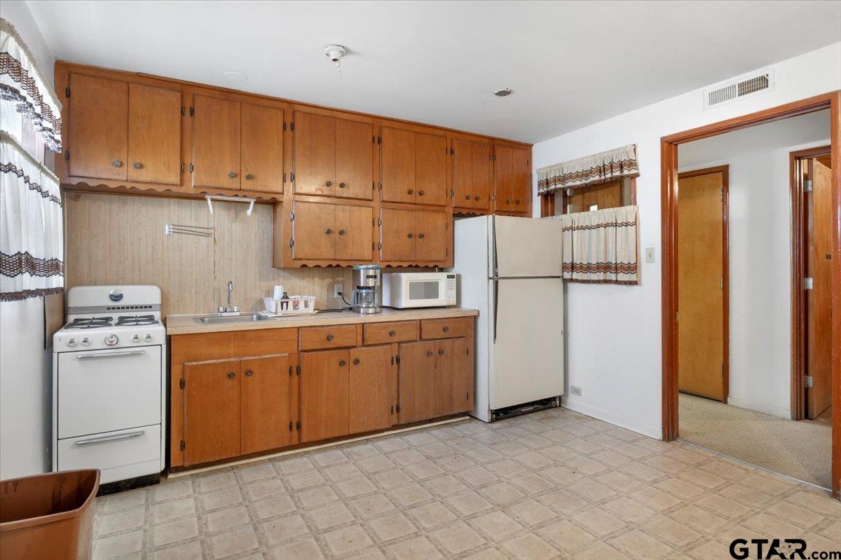 102 S Main Street Property Photo 18