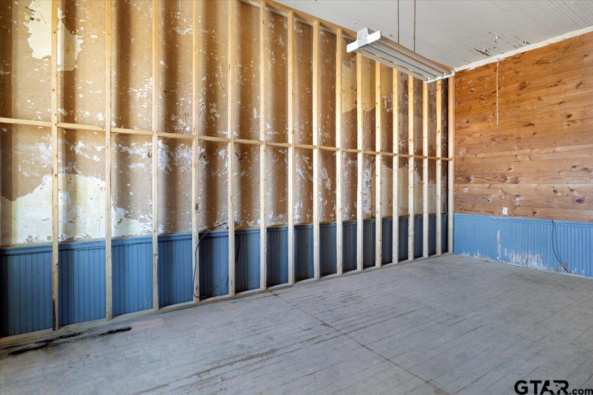 102 S Main Street Property Photo 28