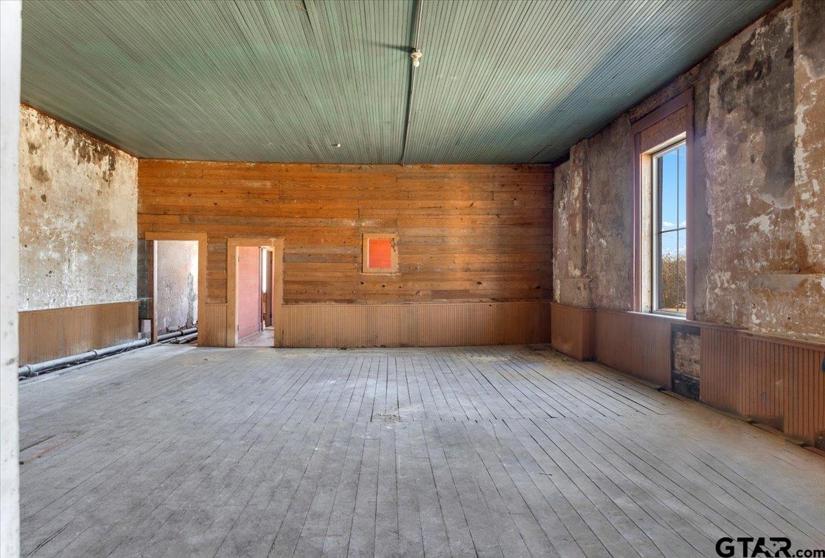 102 S Main Street Property Photo 30