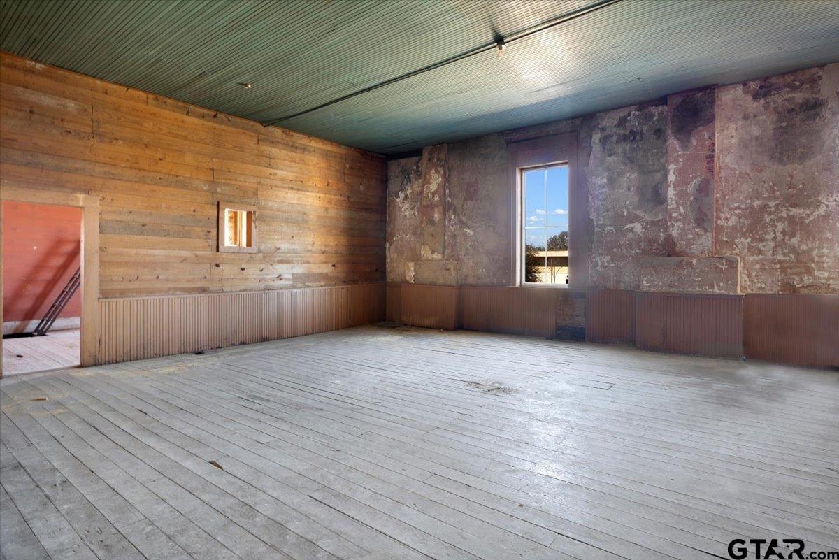 102 S Main Street Property Photo 31