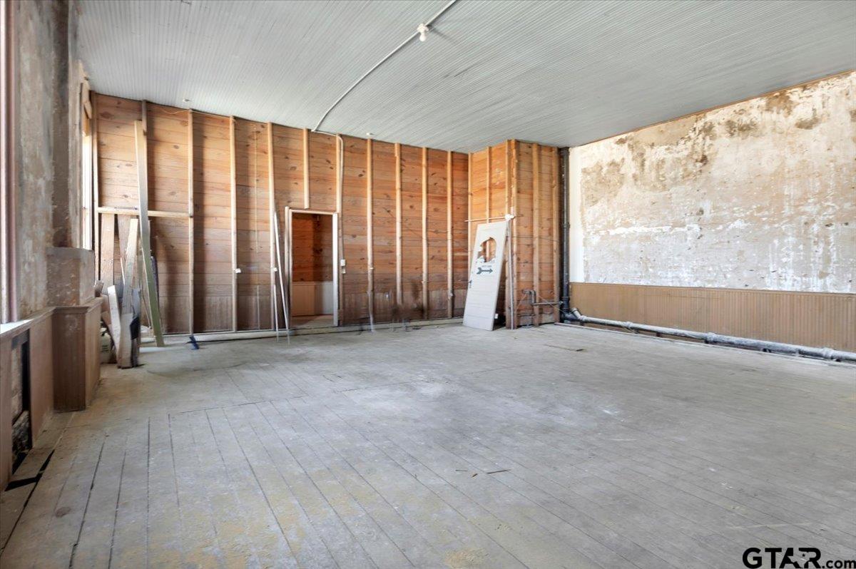 102 S Main Street Property Photo 33
